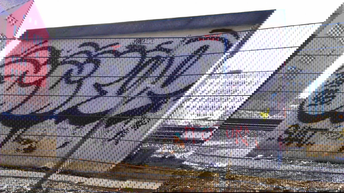 Graffiti Bombing - Photo by moschek - zztop