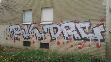 Graffiti Bombing in Hamburg  - Photo by moschek - Rk, drc (2015)