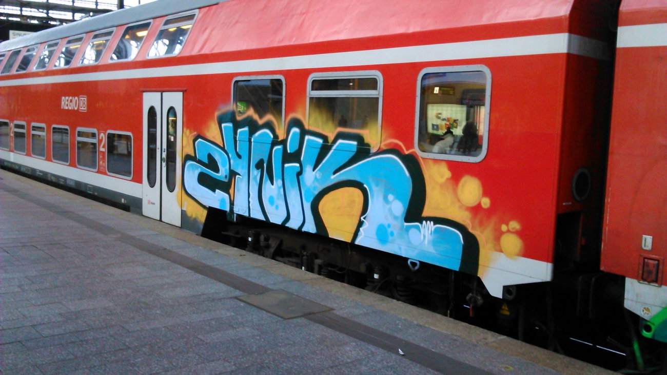 Graffiti Train - Photo by moschek - Zynik, 180
