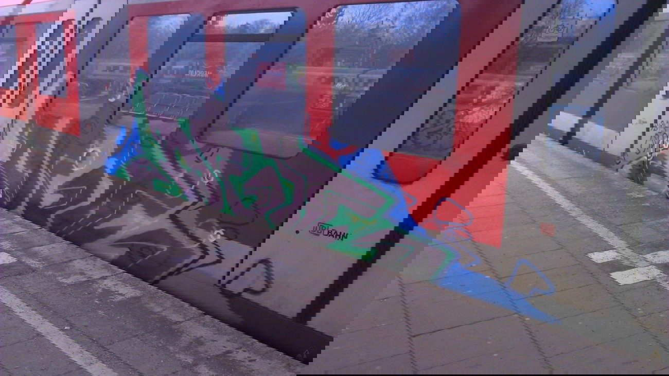 Graffiti Train - Photo by moschek (2015)