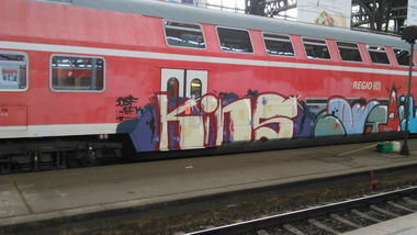 Graffiti Train in Wohnort - Photo by moschek - kins, dsf, sfk