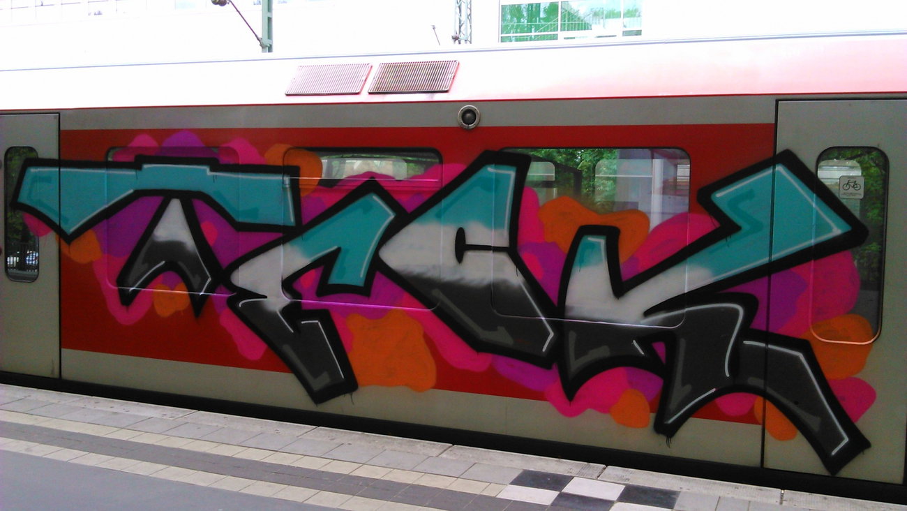 Graffiti Train - Photo by moschek - teck