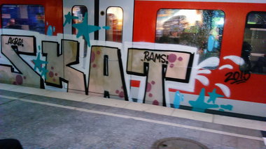 Graffiti Train - Photo by moschek - skat