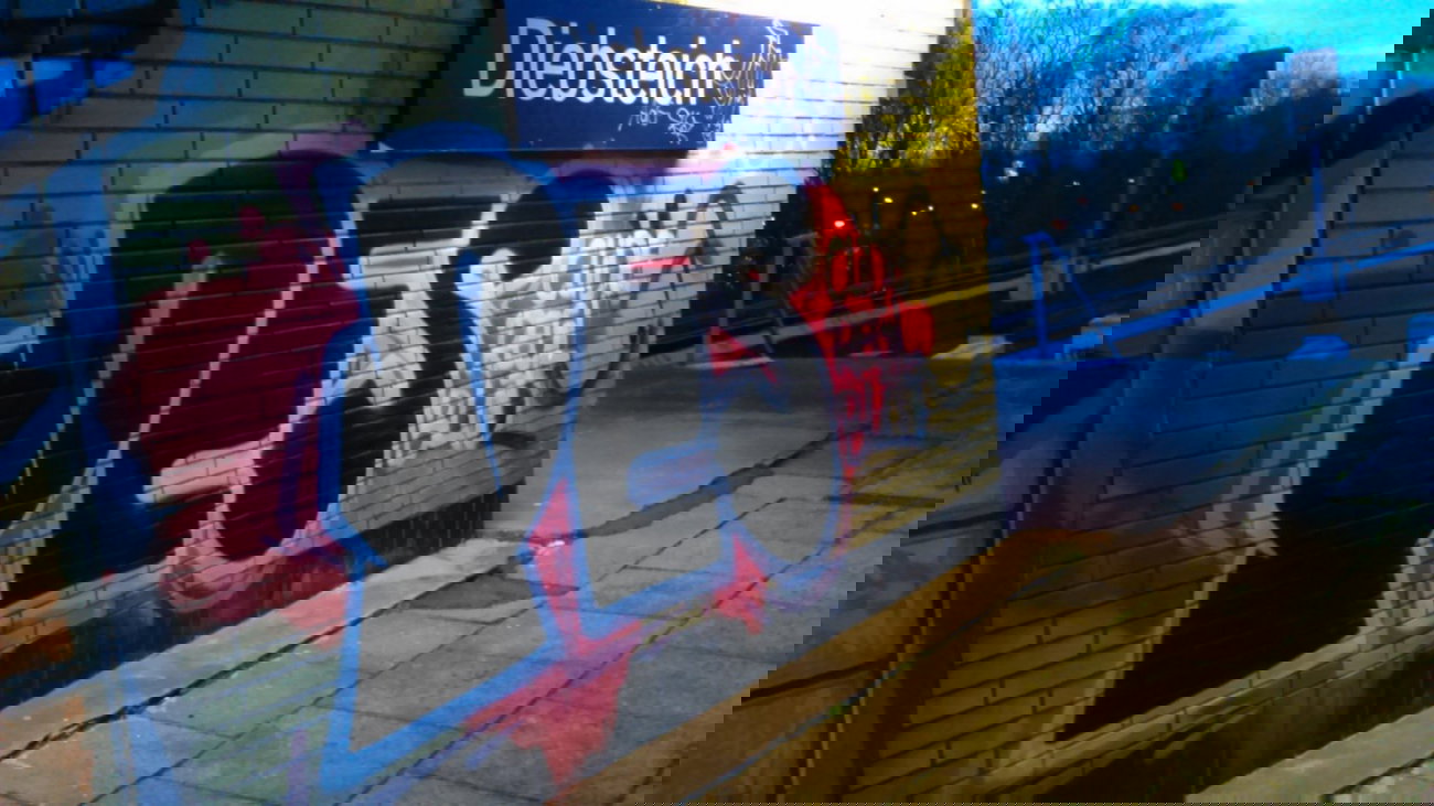 Graffiti Bombing - Photo by moschek - pes (2015)