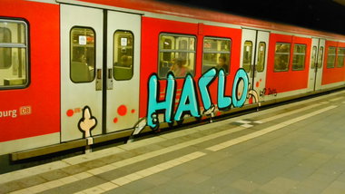 Graffiti Train - Photo by moschek - lyp (2015)