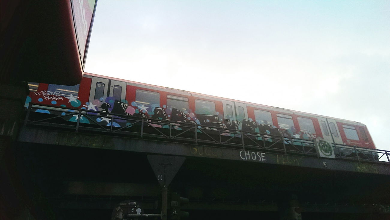 Graffiti Train - Photo by moschek - Hsr, rgb, lars (2016)