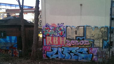 Graffiti Bombing in Hamburg - Photo by moschek - Qvc, jegas, rbh