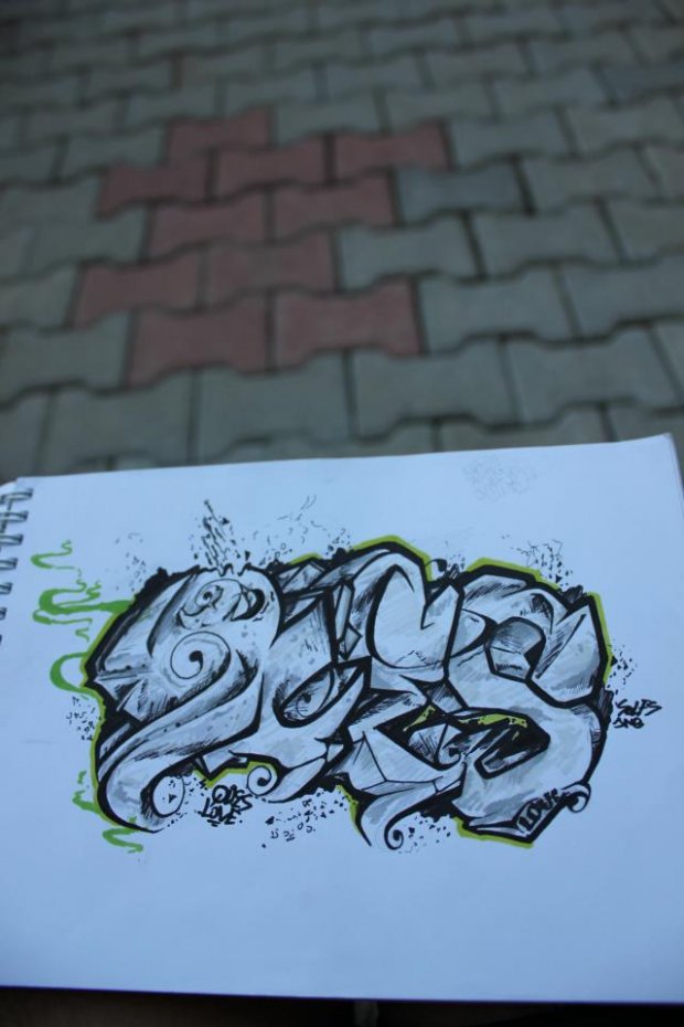 Graffiti Sketch - Photo by movestedy - ques (2012)