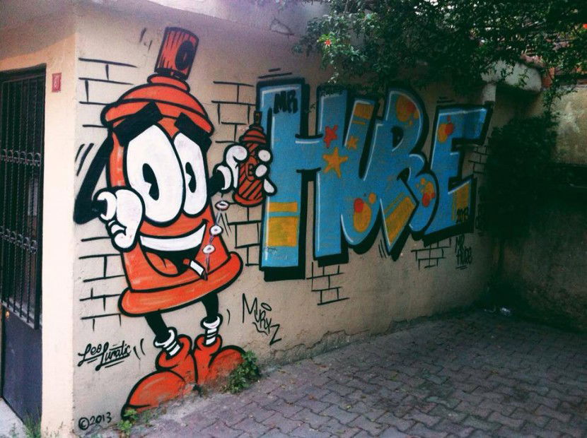Graffiti Bombing in Istanbul - Photo by mrhure - mrhure, hure, leolunatic
