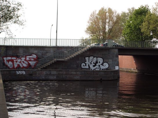 Graffiti Bombing - Photo by msknbll - cros, ker