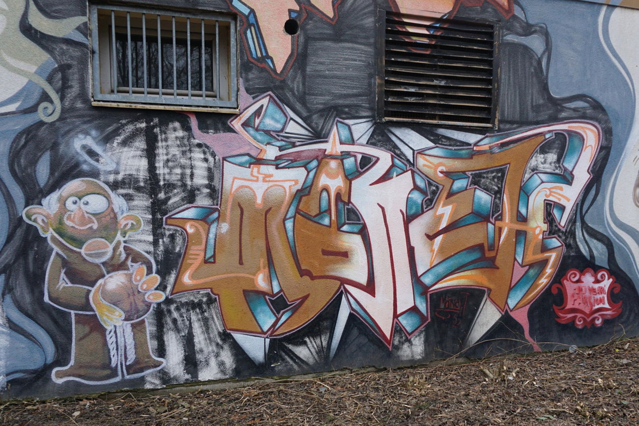 Graffiti Wall in Berlin - Photo by mttlfngr - mönch