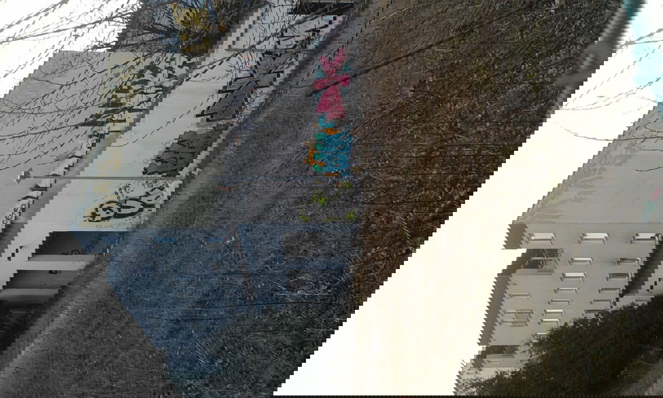 Graffiti Bombing - Photo by mucke