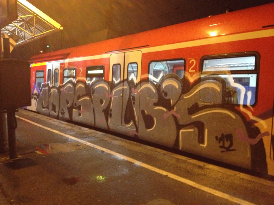 Graffiti Train in Dusseldorf - Photo by mutespottah (2012)