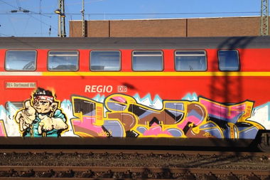 Graffiti Train - Photo by mutespottah (2013)