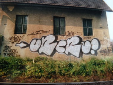 Graffiti Bombing - Photo by muzg - 2001