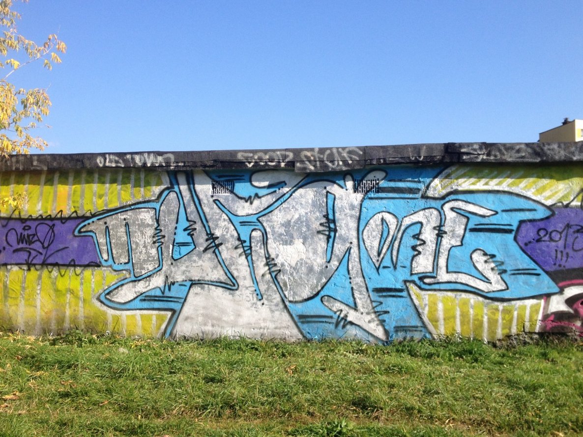 Graffiti Wall - Photo by muzg (2013)