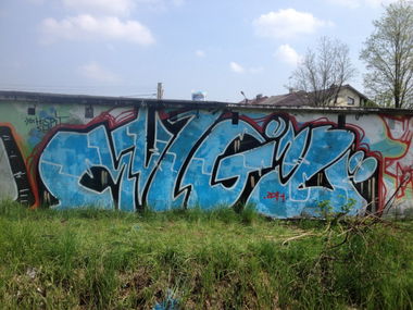Graffiti Wall - Photo by muzg (2014)