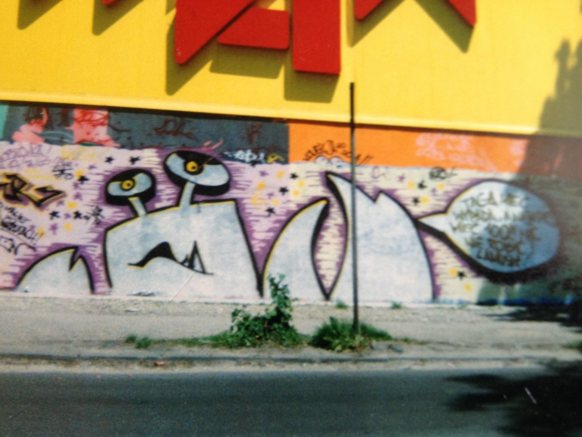Graffiti Wall - Photo by muzg (2001)