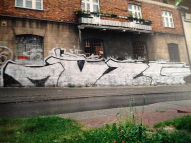 Graffiti Bombing - Photo by muzg (2002)