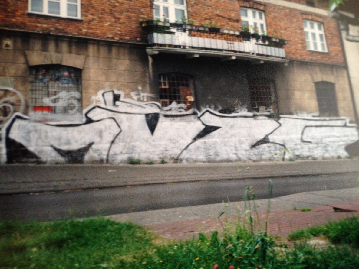 Graffiti Bombing - Photo by muzg (2002)