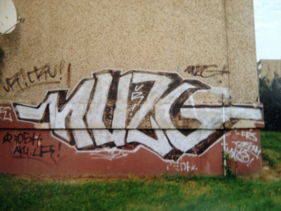 Graffiti Bombing - Photo by muzg - 2001