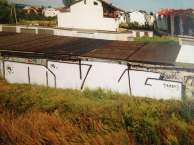 Graffiti Bombing - Photo by muzg (2001)