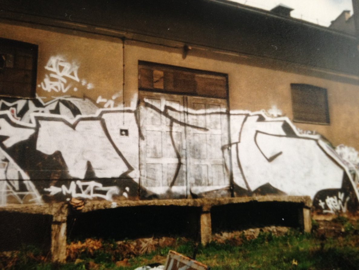 Graffiti Bombing - Photo by muzg (2002)