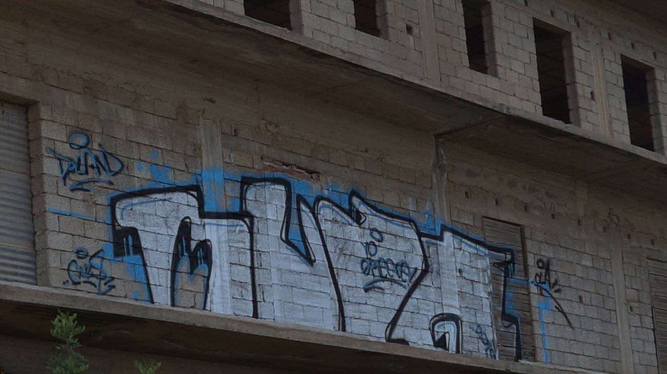 Graffiti Wall in Crete - Photo by muzg