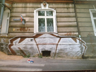 Graffiti Wall - Photo by muzg (1999)