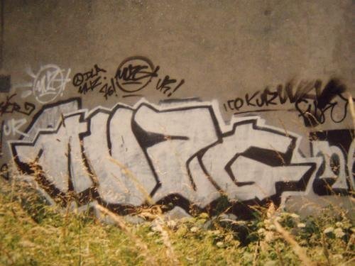 Graffiti Bombing - Photo by muzg (2001)