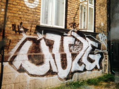 Graffiti Bombing - Photo by muzg (2001)