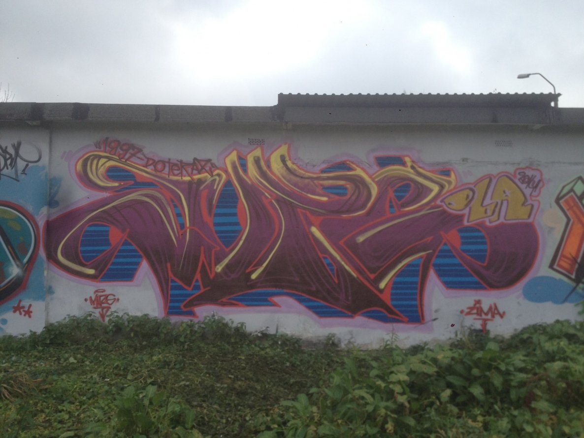 Graffiti Wall - Photo by muzg (2014)