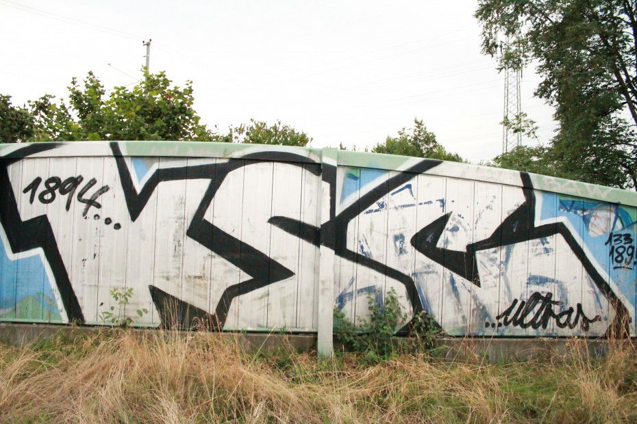 Graffiti Bombing - Photo by myGuns - (Ultras, Ka) (2012)