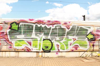 Graffiti Bombing - Photo by myGuns - Store, Qlc (2013)