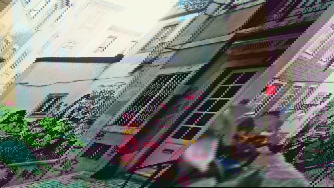 Graffiti Wall - Photo by nash7