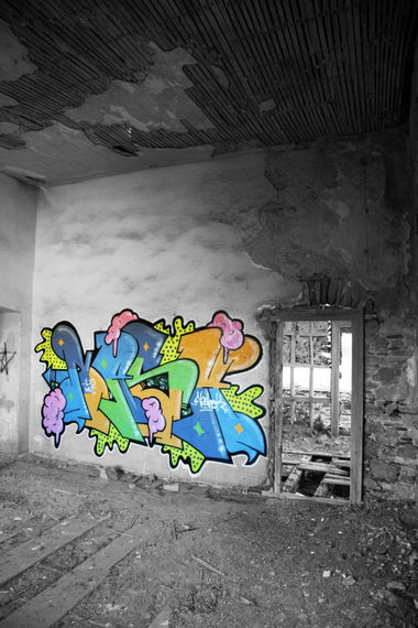 Graffiti Wall in Ermoupoli - Photo by nashek - nashek, ilio, old (2008)