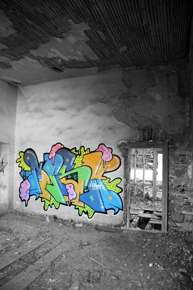 Graffiti Wall in Ermoupoli - Photo by nashek - nashek, ilio, old (2008)