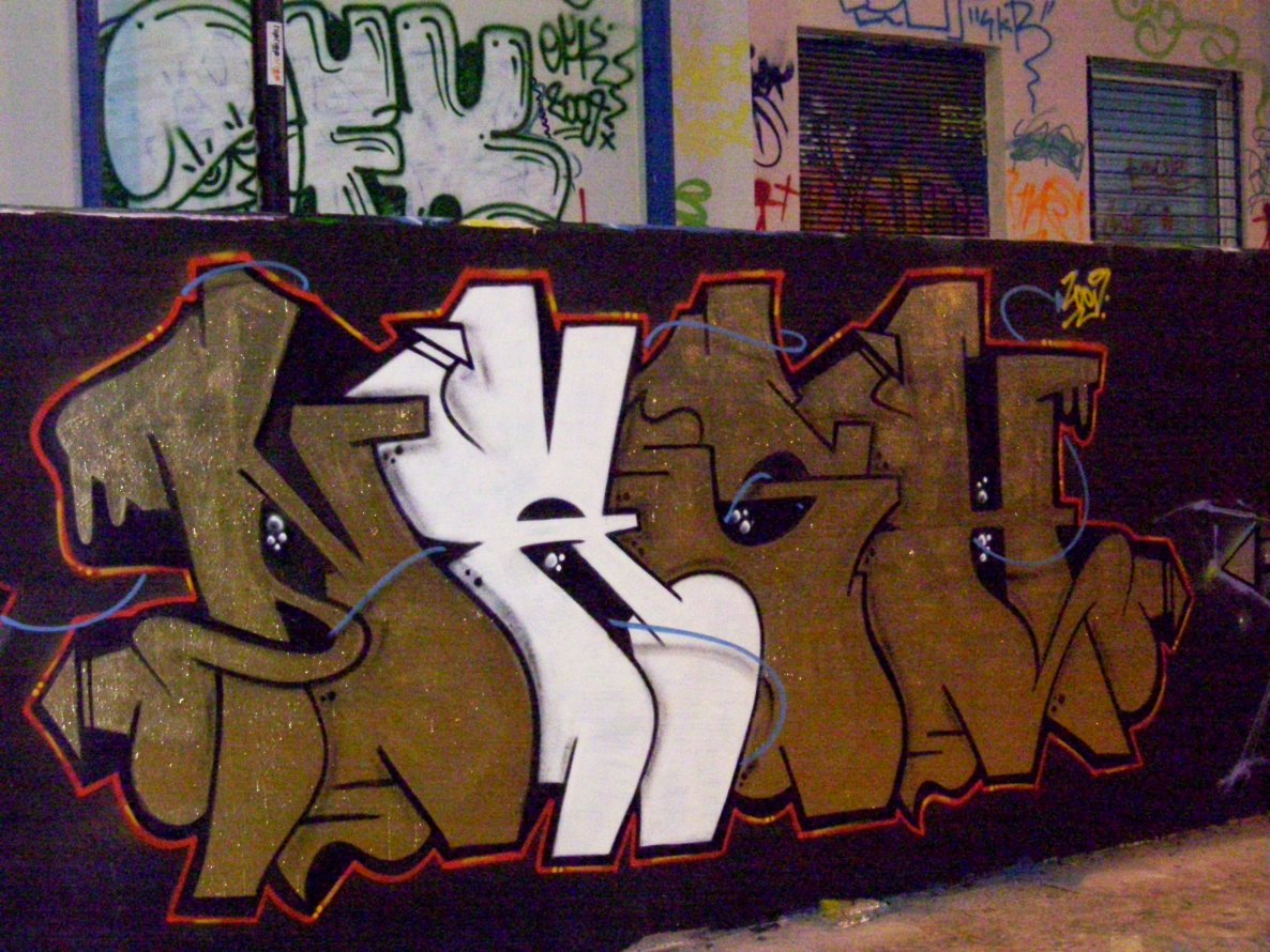 Graffiti Wall in Greece - Photo by nashek - nashek, ilio, gold (2009)