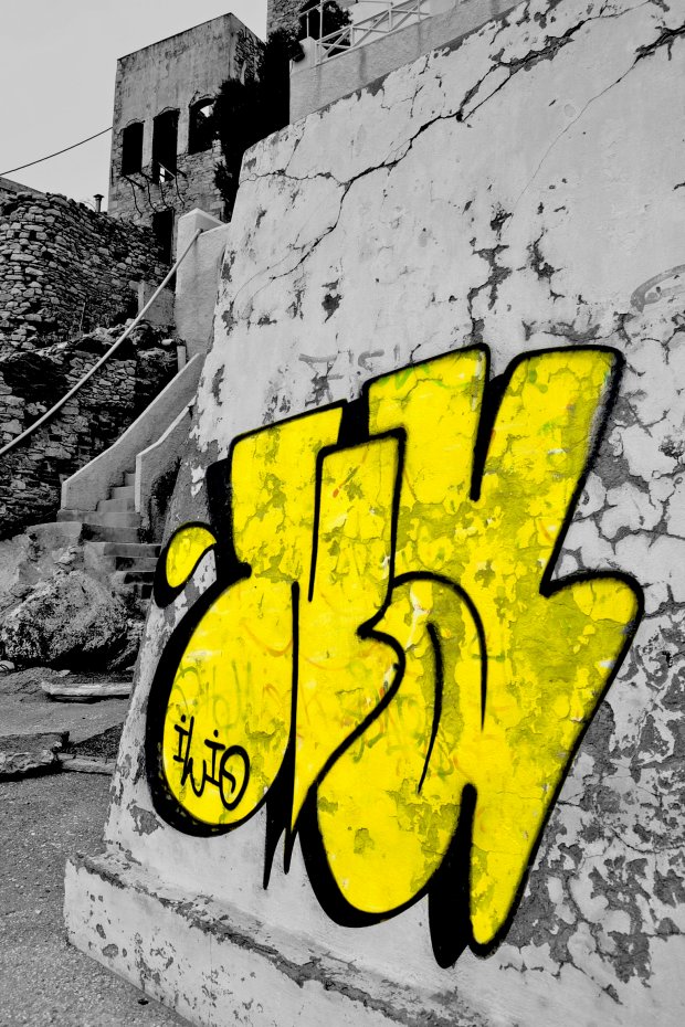 Graffiti Bombing in Ermoupoli - Photo by nashek - nashek, ilio (2013)
