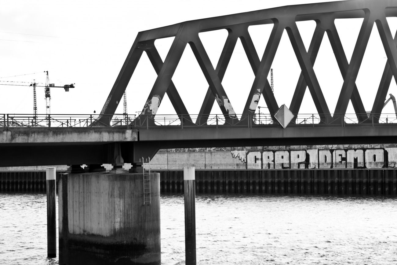 Graffiti Bombing - Photo by nastyawrok (2015)