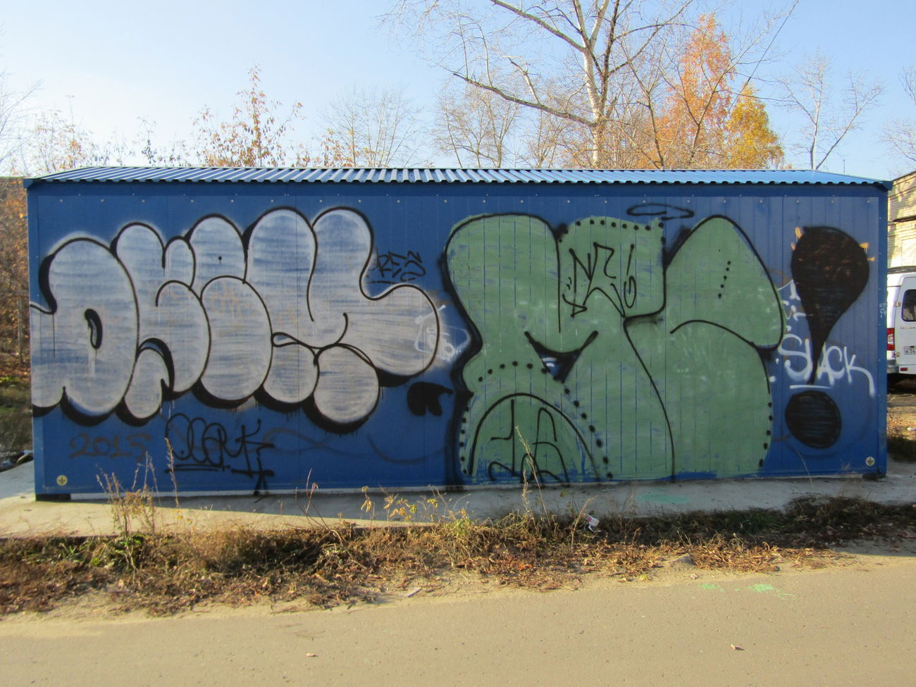 Graffiti Bombing - Photo by nearcrimekid - throwup