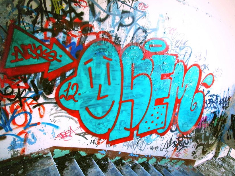 Graffiti Bombing in Dzerzhinsk - Photo by nearcrimekid - osem (2012)