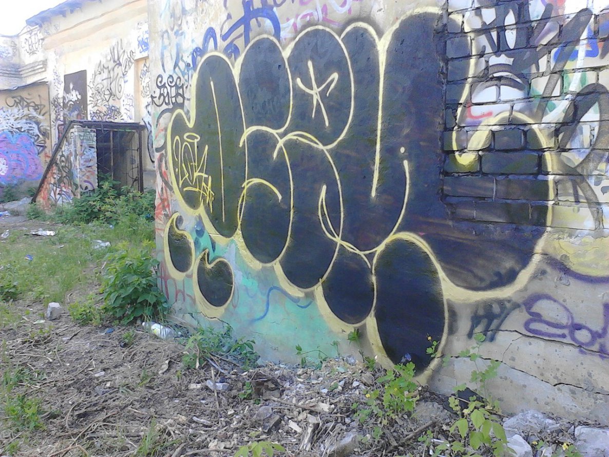 Graffiti Bombing - Photo by nearcrimekid - osem