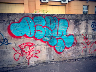 Graffiti Bombing - Photo by nearcrimekid - osem, nck (2014)