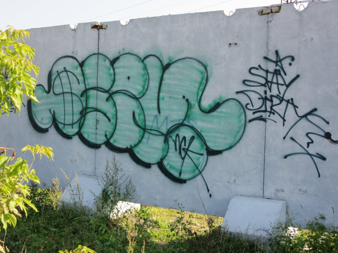 Graffiti Bombing in Dzerzhinsk - Photo by nearcrimekid