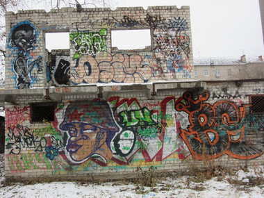 Graffiti Bombing - Photo by nearcrimekid - osem, bs (2013)