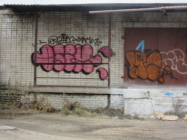 Graffiti Bombing in Dzerzhinsk - Photo by nearcrimekid - osem, osim, nck (2014)