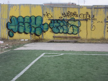 Graffiti Bombing - Photo by nearcrimekid - osem, hlor