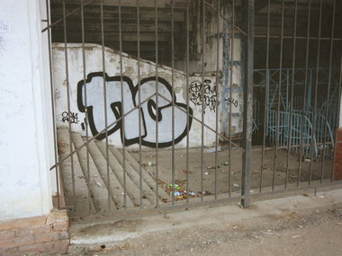 Graffiti Bombing - Photo by nearcrimekid (2014)