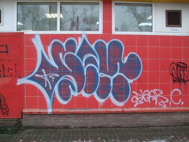 Graffiti Bombing - Photo by nearcrimekid - throwup, throwie, bombing